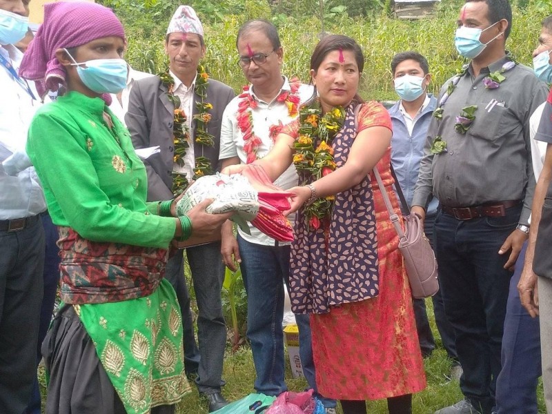 गुराँसमा हजार दिनका आमासँग उपाध्यक्ष